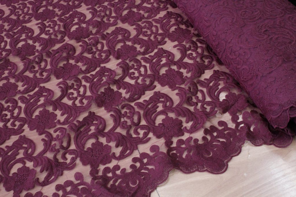 Кружево на сетке Натали цвет бордов С фистонами с двух сторон Кружево на сетке Натали цвет бордов С фистонами с двух сторон